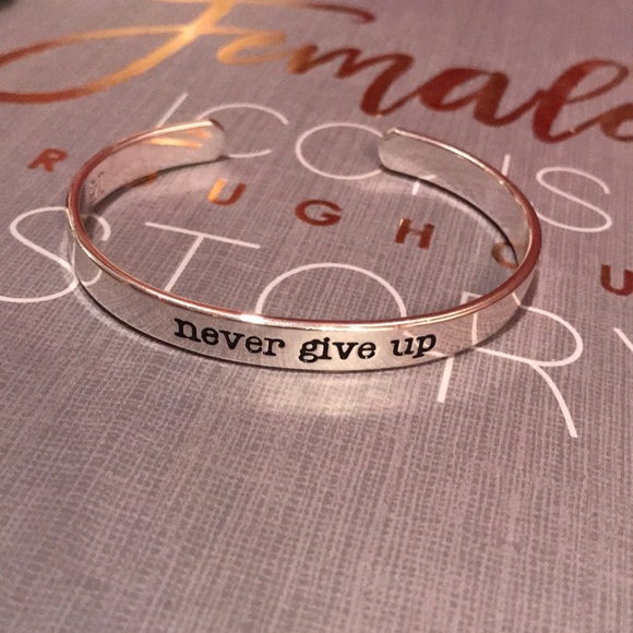 Jewelry - never give up bracelet